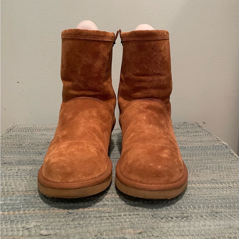 Ugg Womens Roslyn boot. Chestnut. Size 7